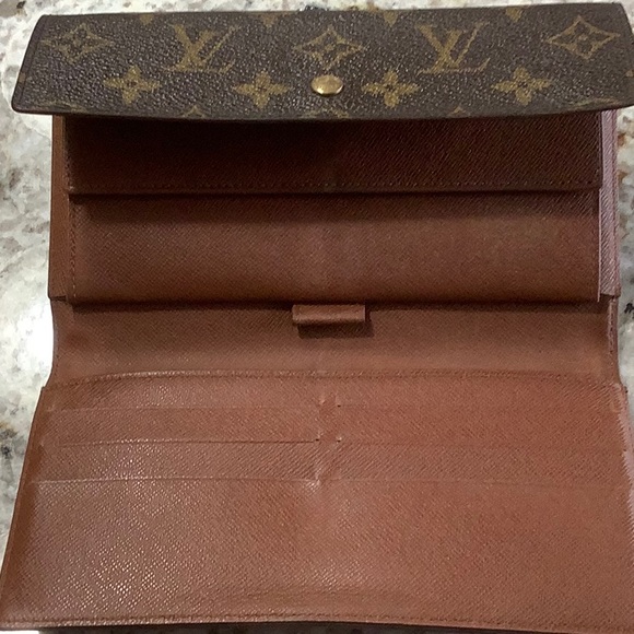 Authentic Louis Vuitton wallet - Picture 16 of 16